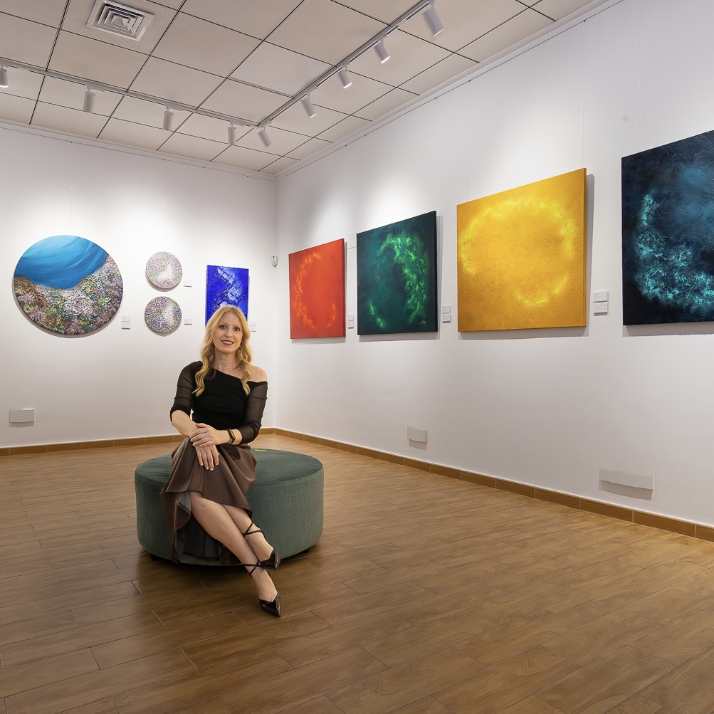 Mariam Cremades en su estudio y galería de arte